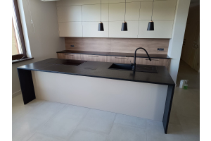 czarny kamień na kuchnię