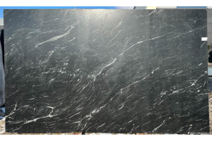 nowoczesn konsola z kamieniem